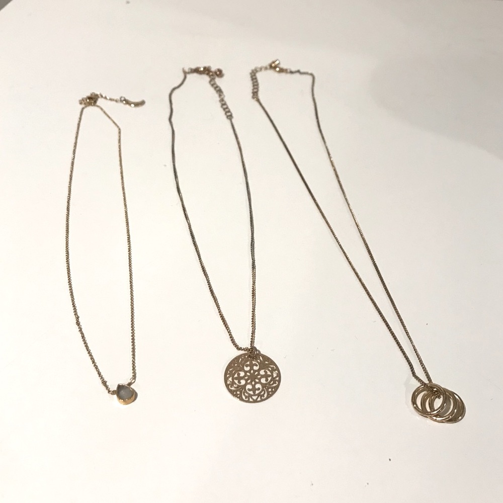Set of 3 gold necklaces